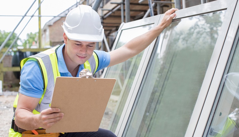 Für alle Gebäude gilt: die <strong>Fenster sind die größte Schwachstelle der Wärmedämmung</strong>. (Foto: Shutterstock-Daisy Daisy)