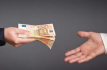 Wer schenkt mir Geld? (Foto: Adobe Stock-Bits and Splits)