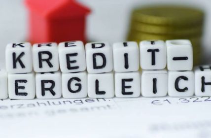 Effiziente Zinsersparnis: Online-Vergleich von Firmenkrediten im (Foto: AdobeStock - 201330458 artefacti)