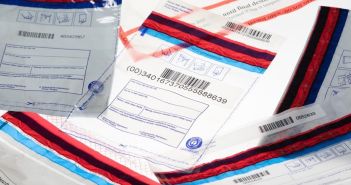 Einweg-Sicherheitstaschen optimieren Bargeldlogistik, reduzieren Risiken und Prozesskosten sicher (Foto: SIMONE STARON   BRUCHSAL)