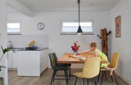 Braun-Familie realisiert Traumhaus binnen zwei Monaten mit umfassendem (Foto: WeberHaus GmbH & Co.KG)